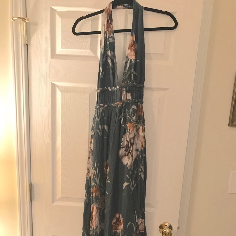 Backless maxi